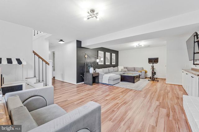 10816 BROADWATER DR, Fairfax, VA 22032