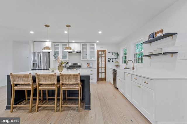 10816 BROADWATER DR, Fairfax, VA 22032