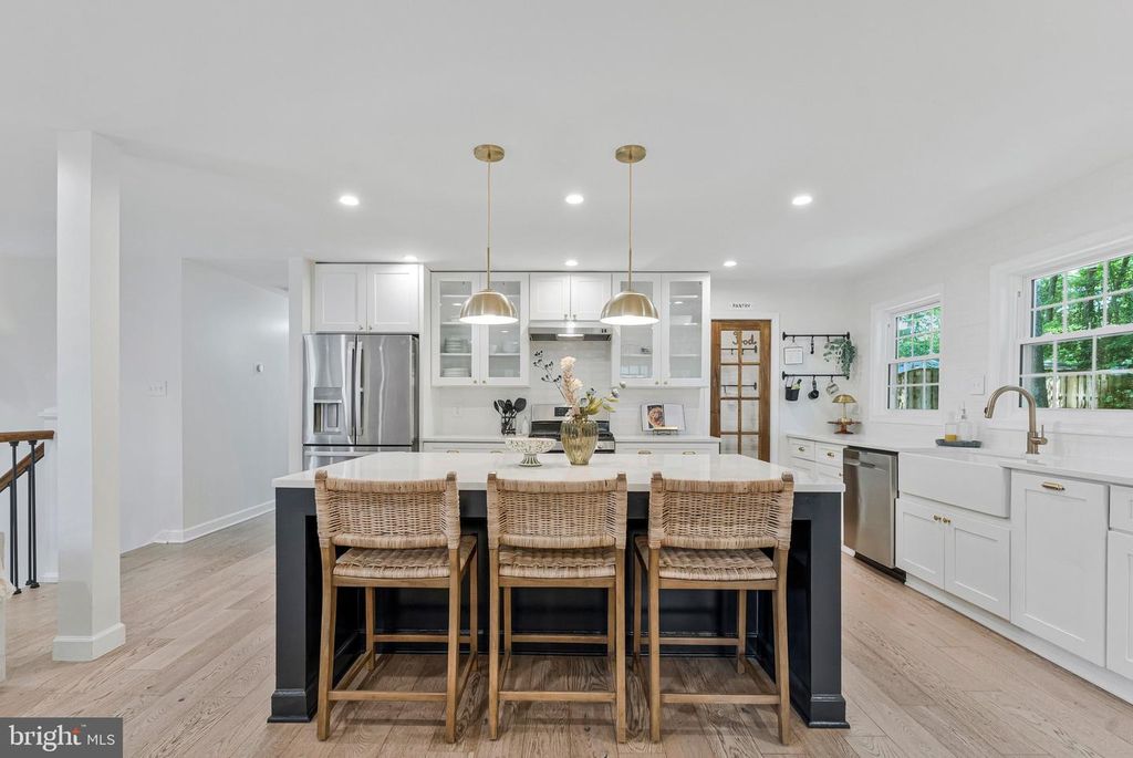 10816 BROADWATER DR, Fairfax, VA 22032