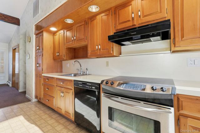 15 Short Hill Drive, Poughkeepsie, NY 12603