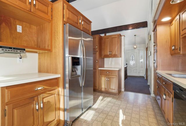 15 Short Hill Drive, Poughkeepsie, NY 12603