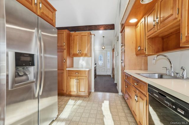 15 Short Hill Drive, Poughkeepsie, NY 12603