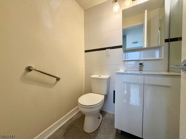 500 Central Ave 516, Union City, NJ 07087