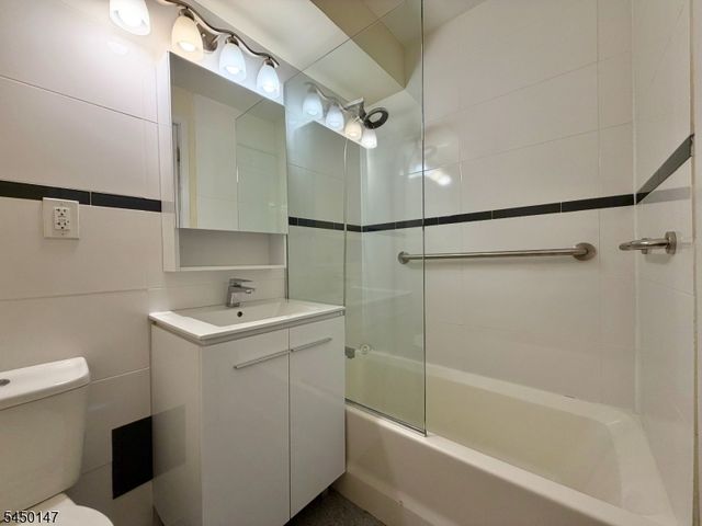 500 Central Ave 516, Union City, NJ 07087