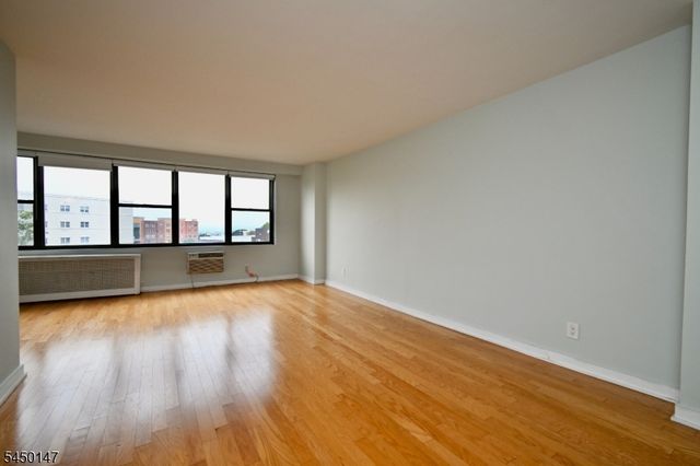 500 Central Ave 516, Union City, NJ 07087
