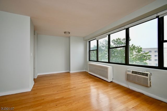500 Central Ave 516, Union City, NJ 07087