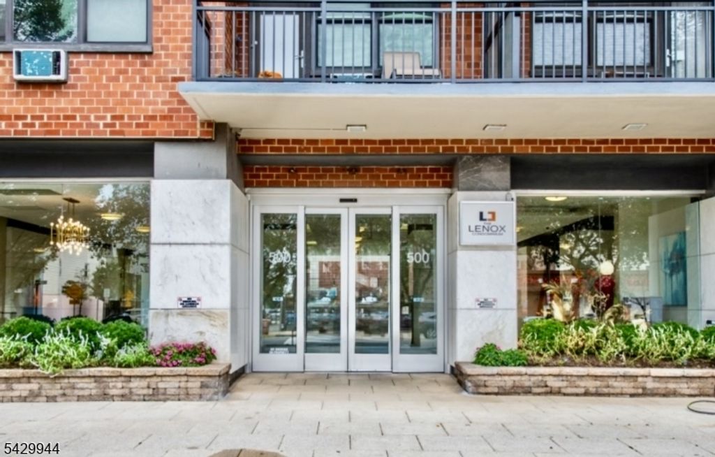 500 Central Ave 516, Union City, NJ 07087