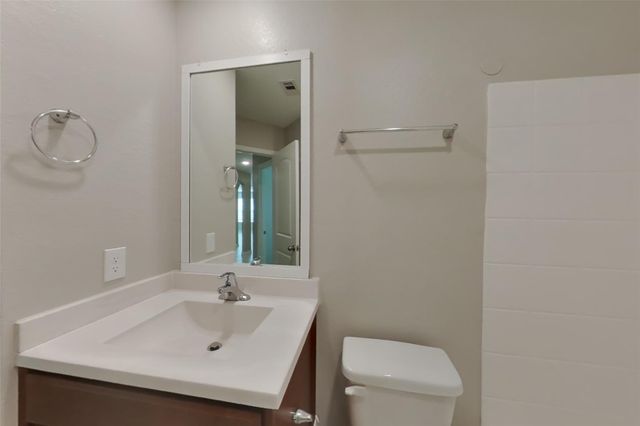 801 Painted Bison Drive, La Marque, TX 77568