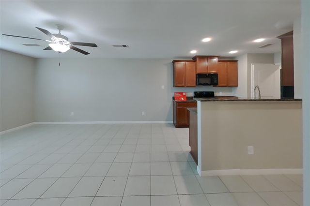 801 Painted Bison Drive, La Marque, TX 77568
