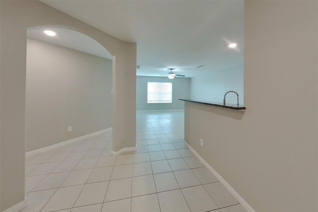 801 Painted Bison Drive, La Marque, TX 77568