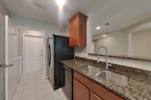 801 Painted Bison Drive, La Marque, TX 77568
