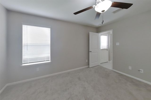 801 Painted Bison Drive, La Marque, TX 77568