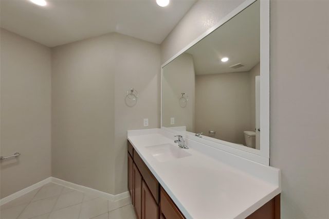 801 Painted Bison Drive, La Marque, TX 77568