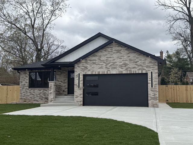 7327 W College Drive, Palos Heights, IL 60463