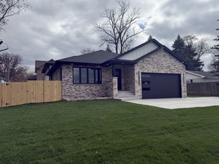 7327 W College Drive, Palos Heights, IL 60463