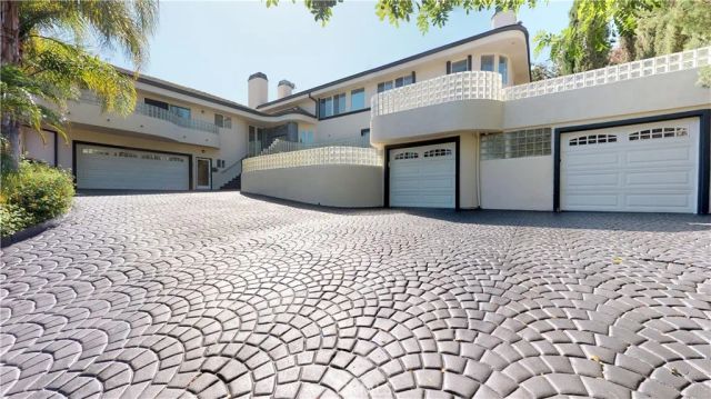 22500 N Summit Ridge, Chatsworth, CA 91311