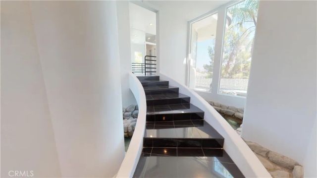 22500 N Summit Ridge, Chatsworth, CA 91311