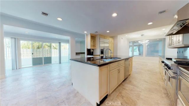 22500 N Summit Ridge, Chatsworth, CA 91311