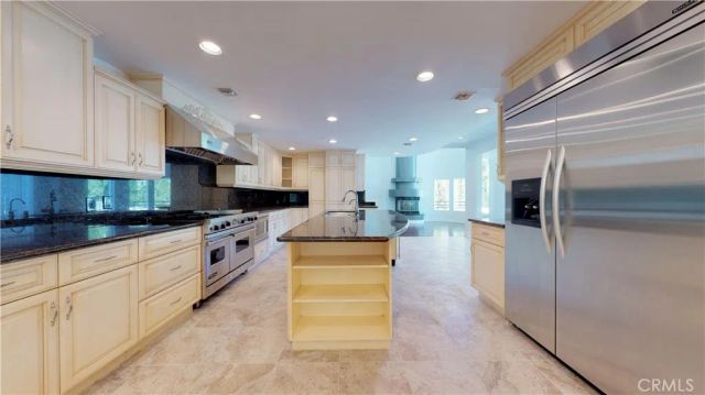 22500 N Summit Ridge, Chatsworth, CA 91311