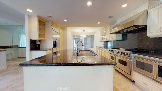 22500 N Summit Ridge, Chatsworth, CA 91311