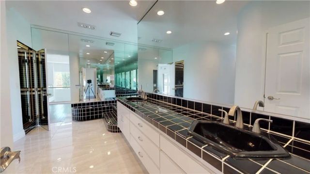 22500 N Summit Ridge, Chatsworth, CA 91311