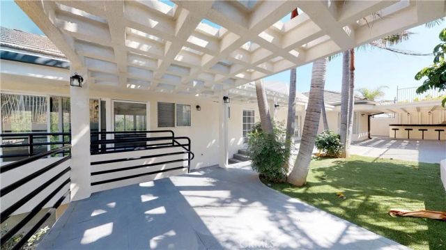 22500 N Summit Ridge, Chatsworth, CA 91311
