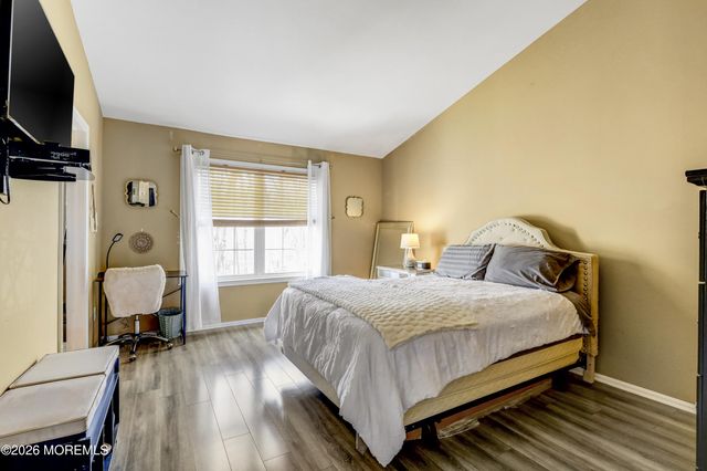 284 Elmwood Court, Howell, NJ 07731