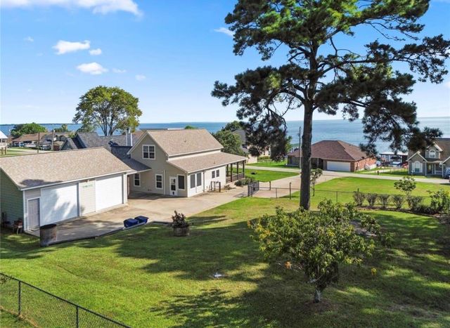 361 Bridgelanding, Onalaska, TX 77360