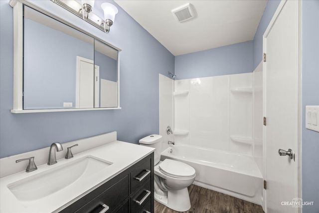 386 CAMPUS Drive, Elgin, IL 60120