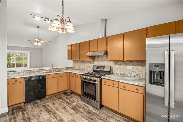 386 CAMPUS Drive, Elgin, IL 60120