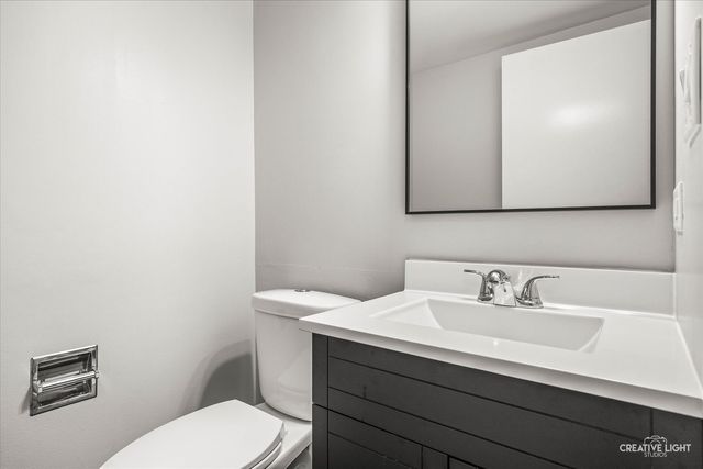 386 CAMPUS Drive, Elgin, IL 60120