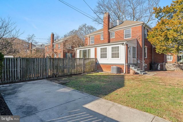 2100 27TH ST S, Arlington, VA 22206