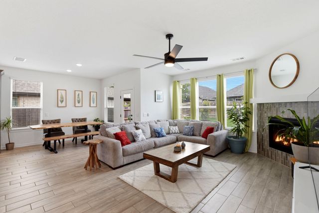 15965 Hayes Market Loop, Conroe, TX 77302