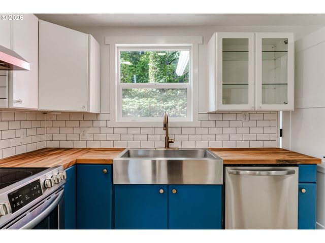 3125 PORTLAND St, Eugene, OR 97405