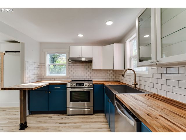 3125 PORTLAND St, Eugene, OR 97405