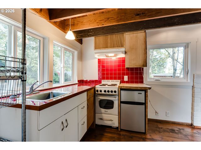 3125 PORTLAND St, Eugene, OR 97405
