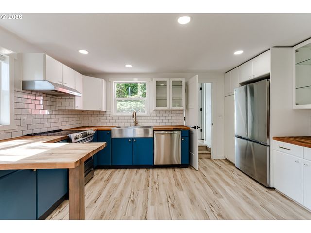 3125 PORTLAND St, Eugene, OR 97405