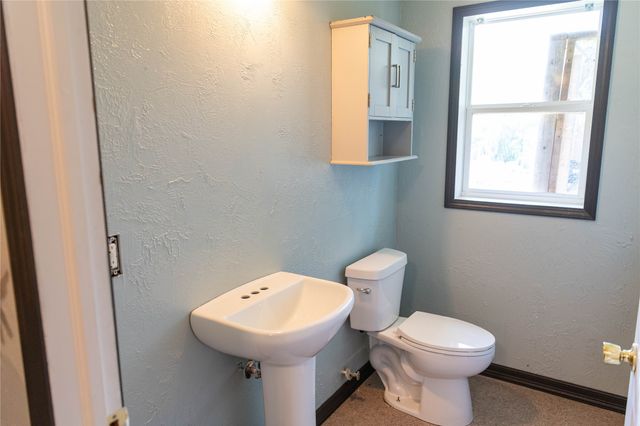 13 Brook Circle, Pella, IA 50219