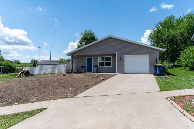 13 Brook Circle, Pella, IA 50219