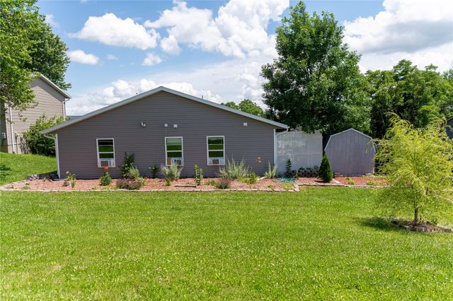 13 Brook Circle, Pella, IA 50219