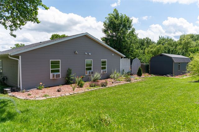 13 Brook Circle, Pella, IA 50219