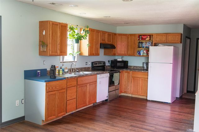 13 Brook Circle, Pella, IA 50219