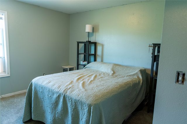 13 Brook Circle, Pella, IA 50219