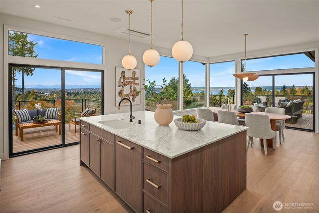 2627 96th Avenue NE, Clyde Hill, WA 98004