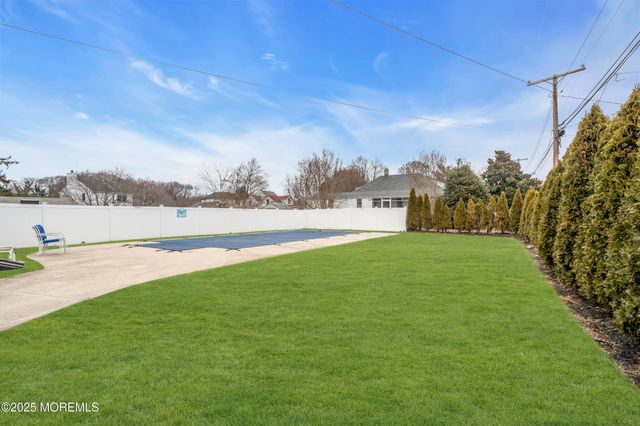 323 Roosevelt Avenue, Oakhurst, NJ 07755