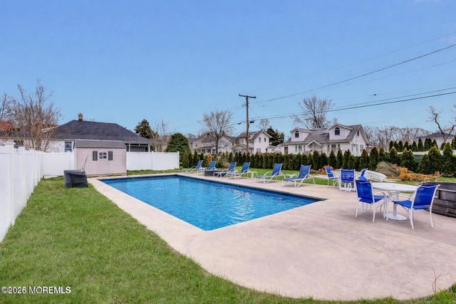 323 Roosevelt Avenue, Oakhurst, NJ 07755