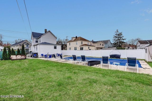 323 Roosevelt Avenue, Oakhurst, NJ 07755