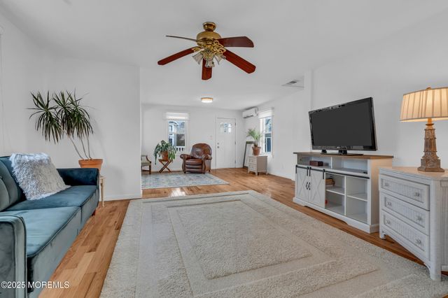 323 Roosevelt Avenue, Oakhurst, NJ 07755