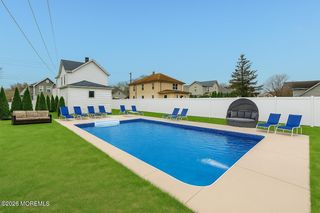 323 Roosevelt Avenue, Oakhurst, NJ 07755