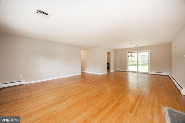 560 NORWOOD RD, Downingtown, PA 19335